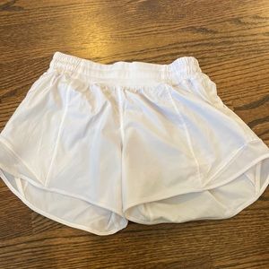 Lululemon Hotty Hot 4” Size 6, EUC